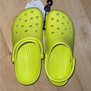 Classic Citrus Yellow Green Crocs J6, W8 NWT